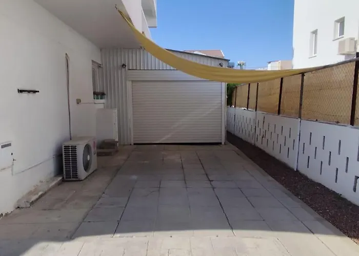 White House With Garden And Bbq In Strovolos 公寓 尼科西亚