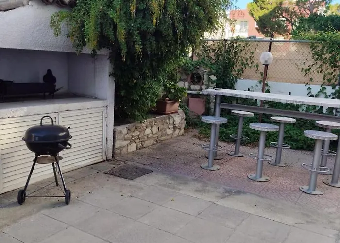 White House With Garden And Bbq In Strovolos 公寓 *