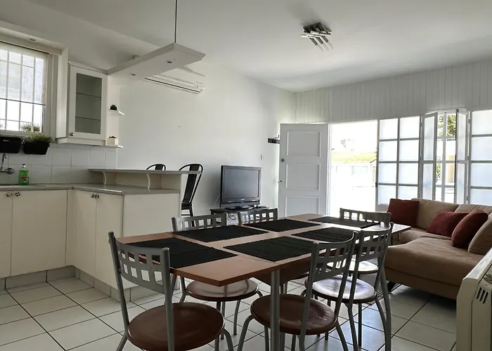 White House With Garden And Bbq In Strovolos * 尼科西亚