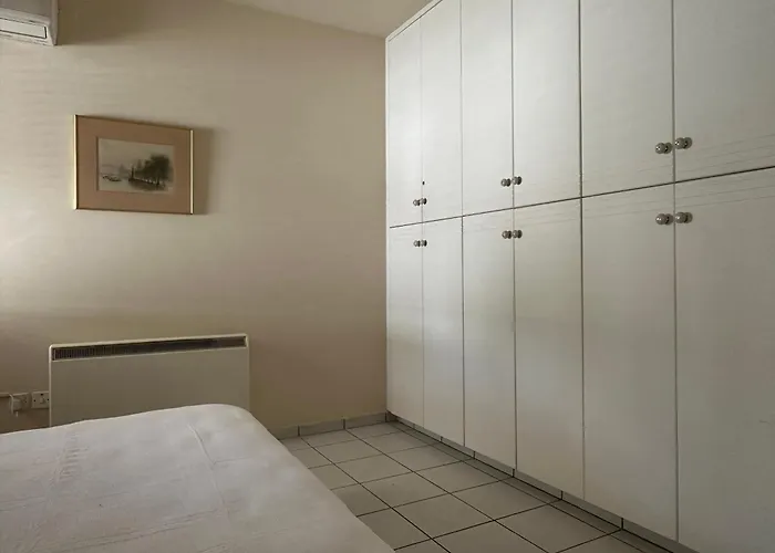 公寓 White House With Garden And Bbq In Strovolos