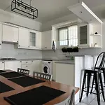 White House With Garden And Bbq In Strovolos *