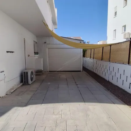White House With Garden And Bbq In Strovolos Lejlighed Nicosia
