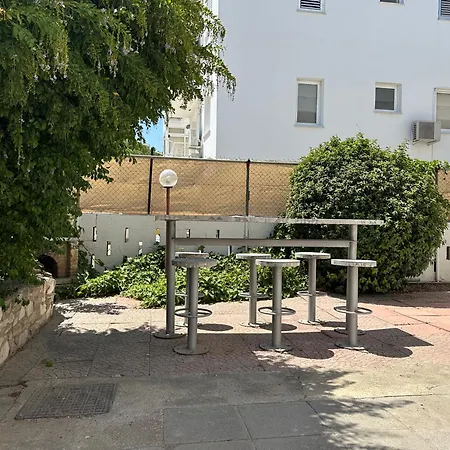 White House With Garden And Bbq In Strovolos Διαμέρισμα