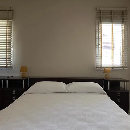 White House With Garden And Bbq In Strovolos Lejlighed