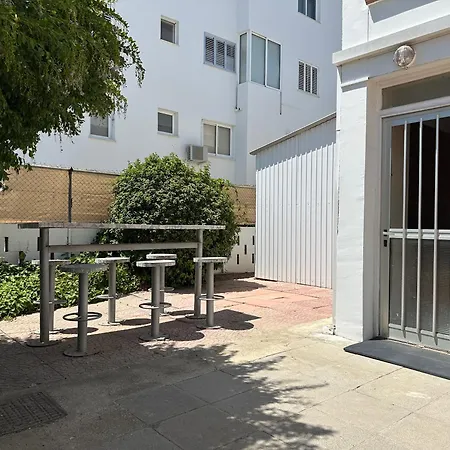 Διαμέρισμα White House With Garden And Bbq In Strovolos Λευκωσία