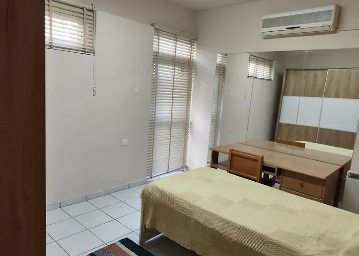 公寓 White House With Garden And Bbq In Strovolos 尼科西亚