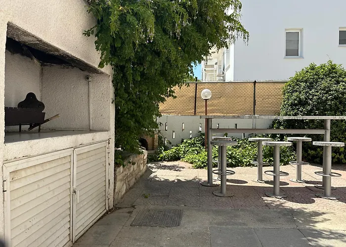 公寓 White House With Garden And Bbq In Strovolos *