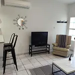 White House With Garden And Bbq In Strovolos 아파트 니코시아