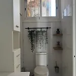 White House With Garden And Bbq In Strovolos 니코시아