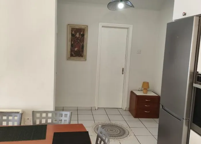 White House With Garden And Bbq In Strovolos *