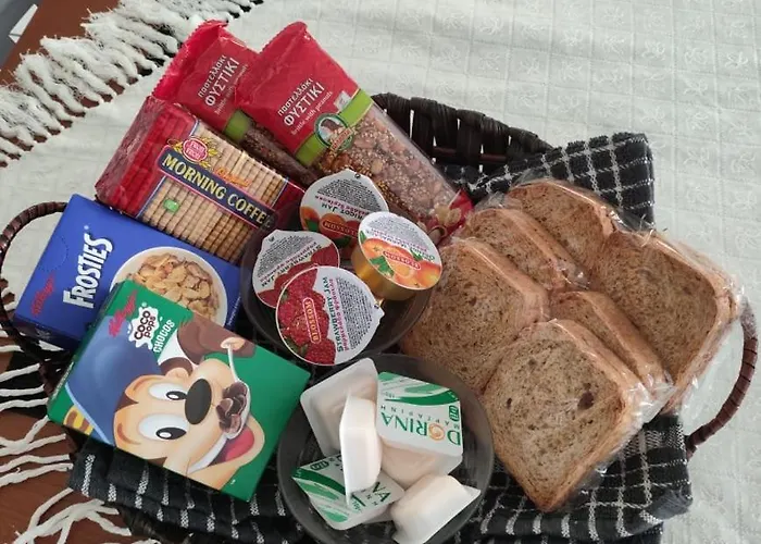 White House With Garden And Bbq In Strovolos Апартаменты *