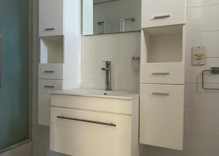 White House With Garden And Bbq In Strovolos Апартаменты *